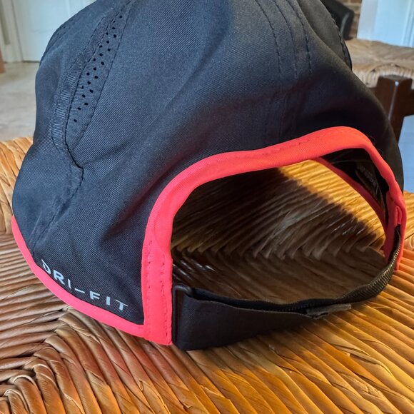 NikeCourt Aerobill Feather Light Tennis Hat Mens Black Hot Punch 864105 015 RARE - Picture 4 of 4